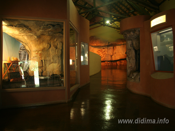 didima camp rock art center3.png